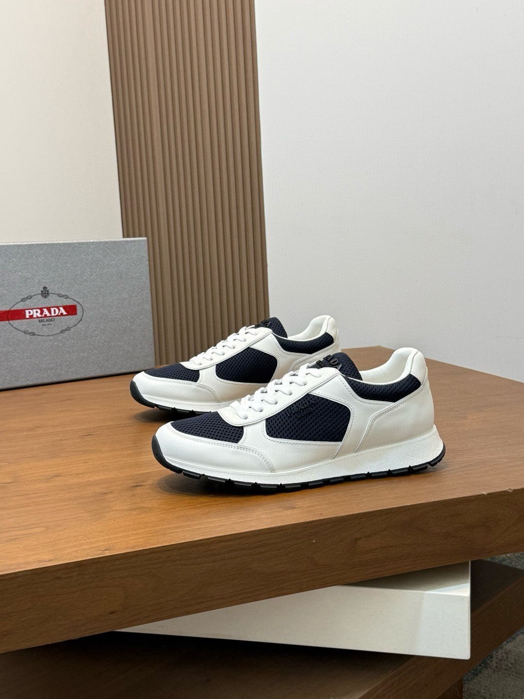 프라다 Prada 스니커즈