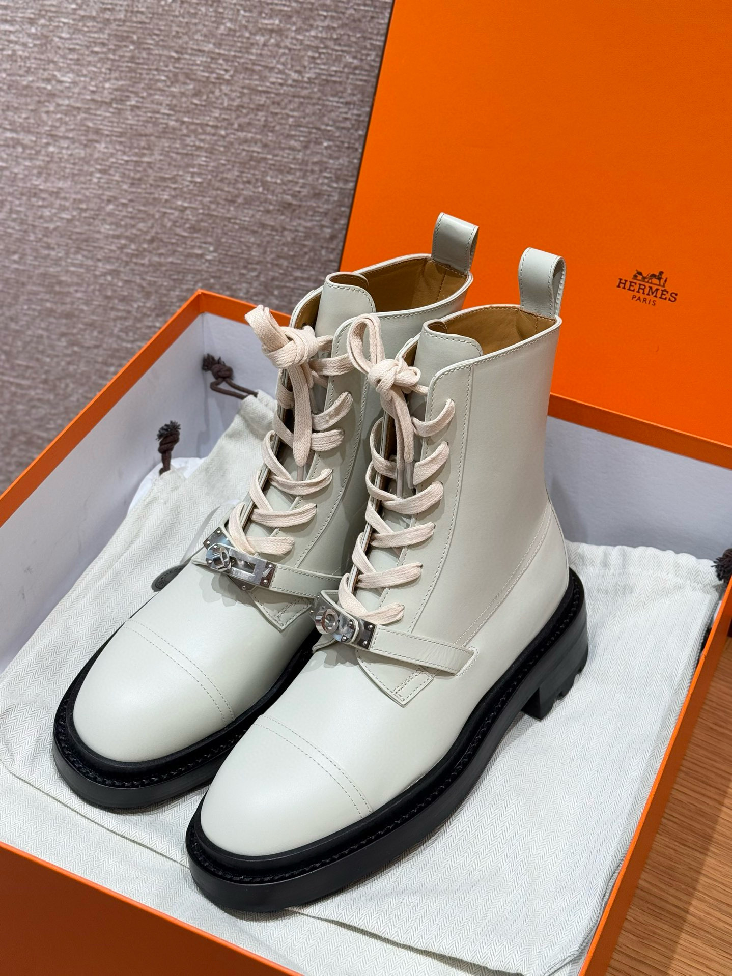 에르메스 Hermes 253 Funk Ankle Boot Calfskin&Clay beige