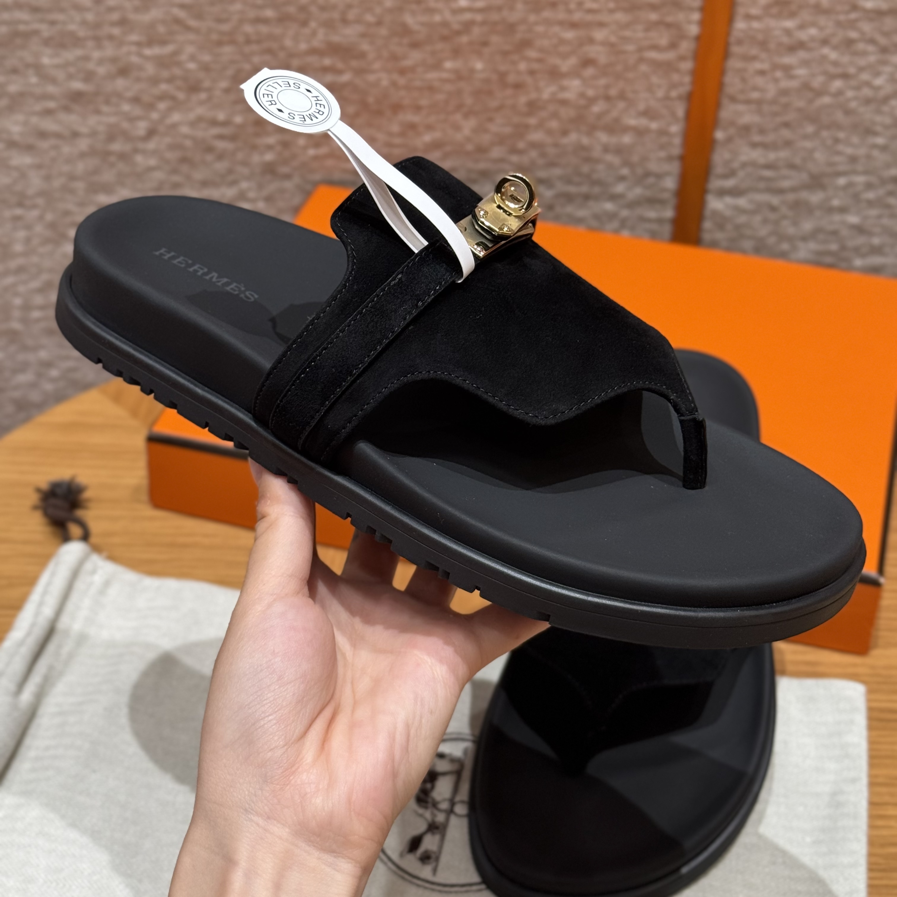 에르메스 Hermes 258 Empire Sandal Chamois&89 Noir gold