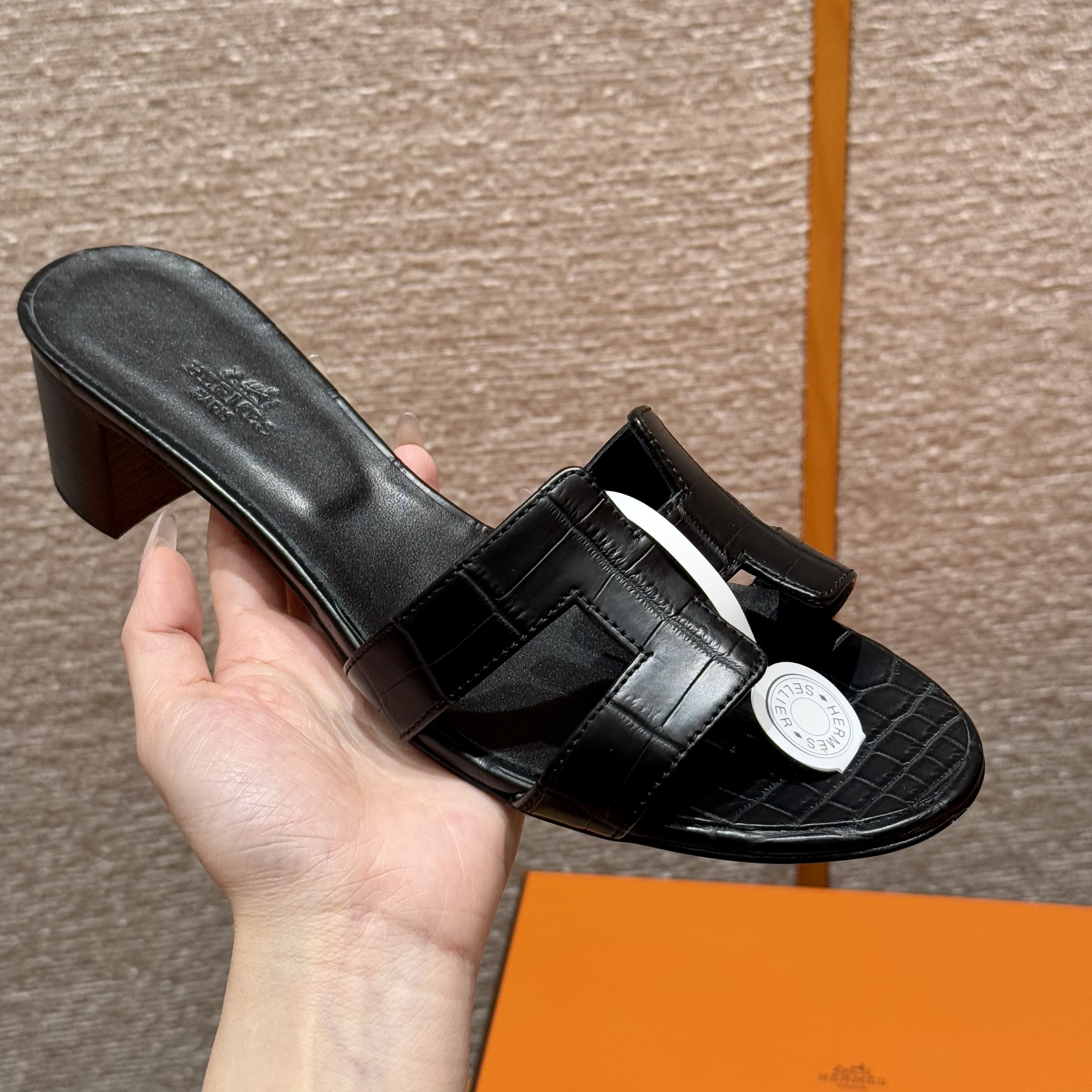 에르메스 Hermes 185 Oasis sandal Matte Alligator&89 Noir