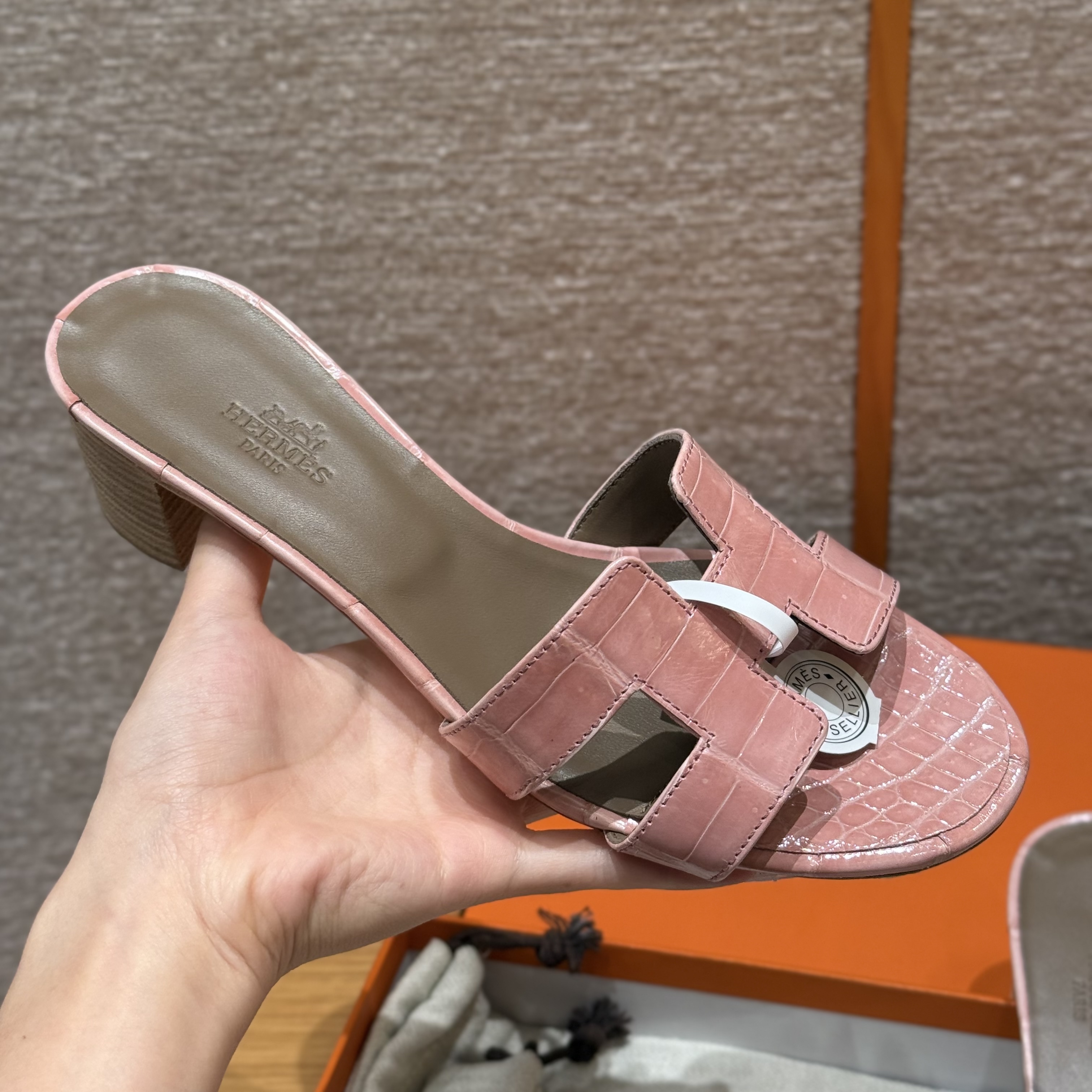 에르메스 Hermes 185 Oasis sandal Matte Alligator&Terre Cuite