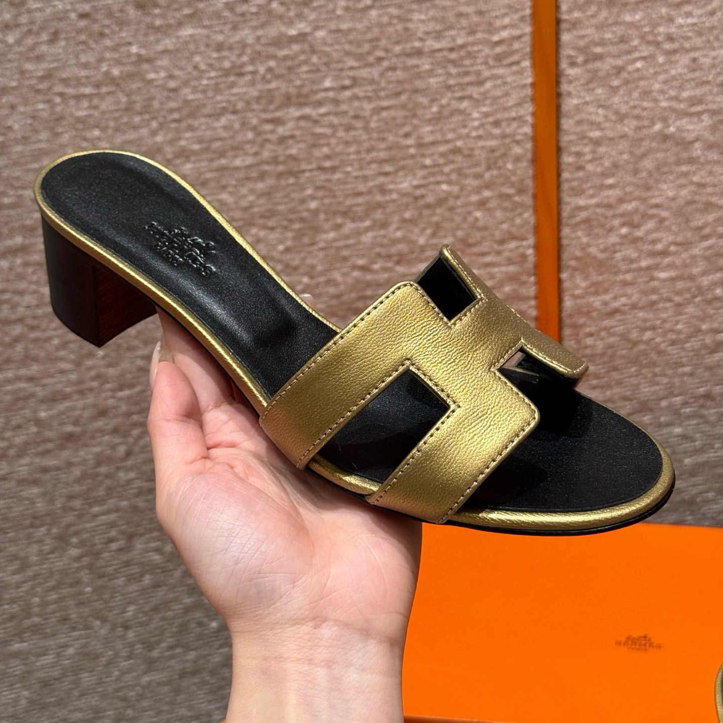 에르메스 Hermes 185 Oasis sandal Goat hide&Dore