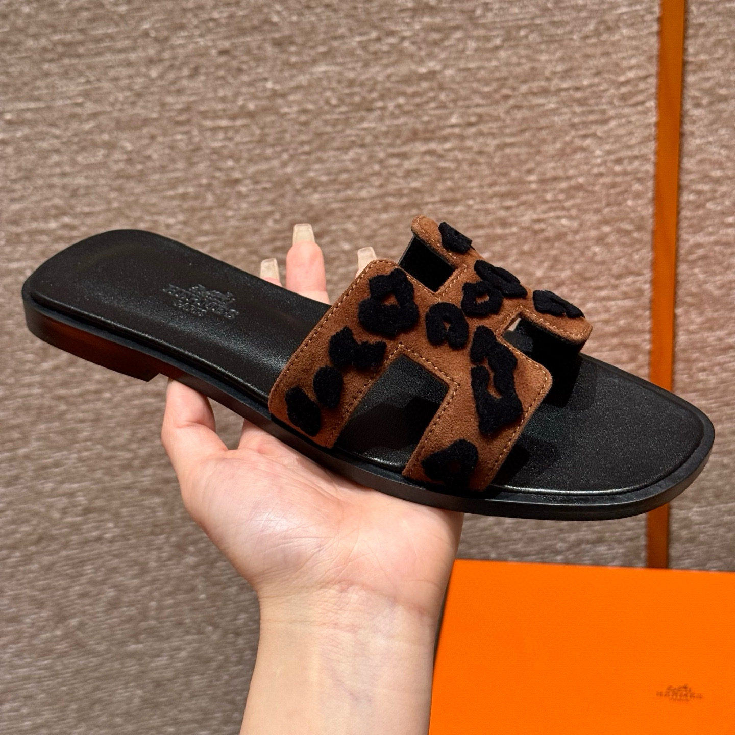 에르메스 Hermes 181 Oran sandal Chamois&Brun Fume