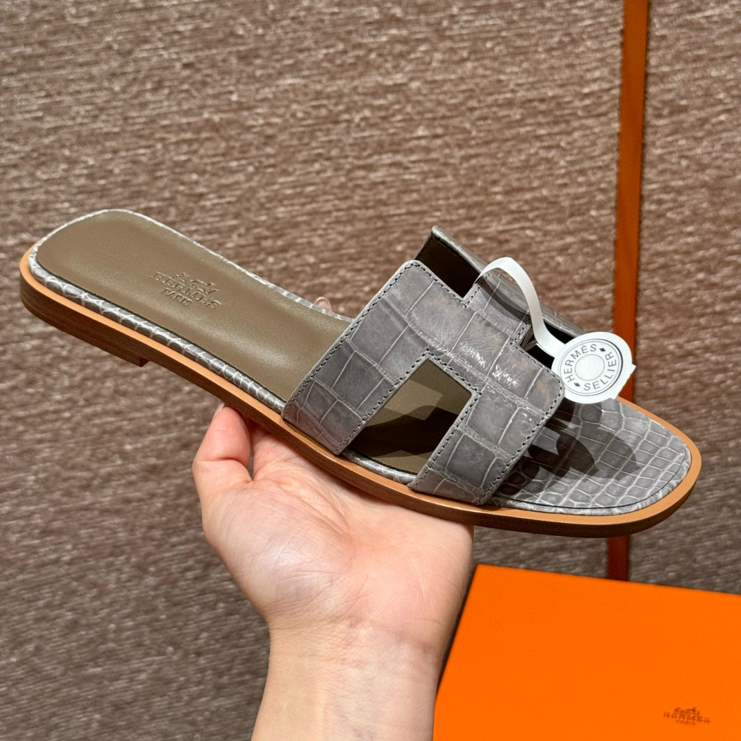 에르메스 Hermes 181 Oran sandal Highlights Alligator&Glacier Gray