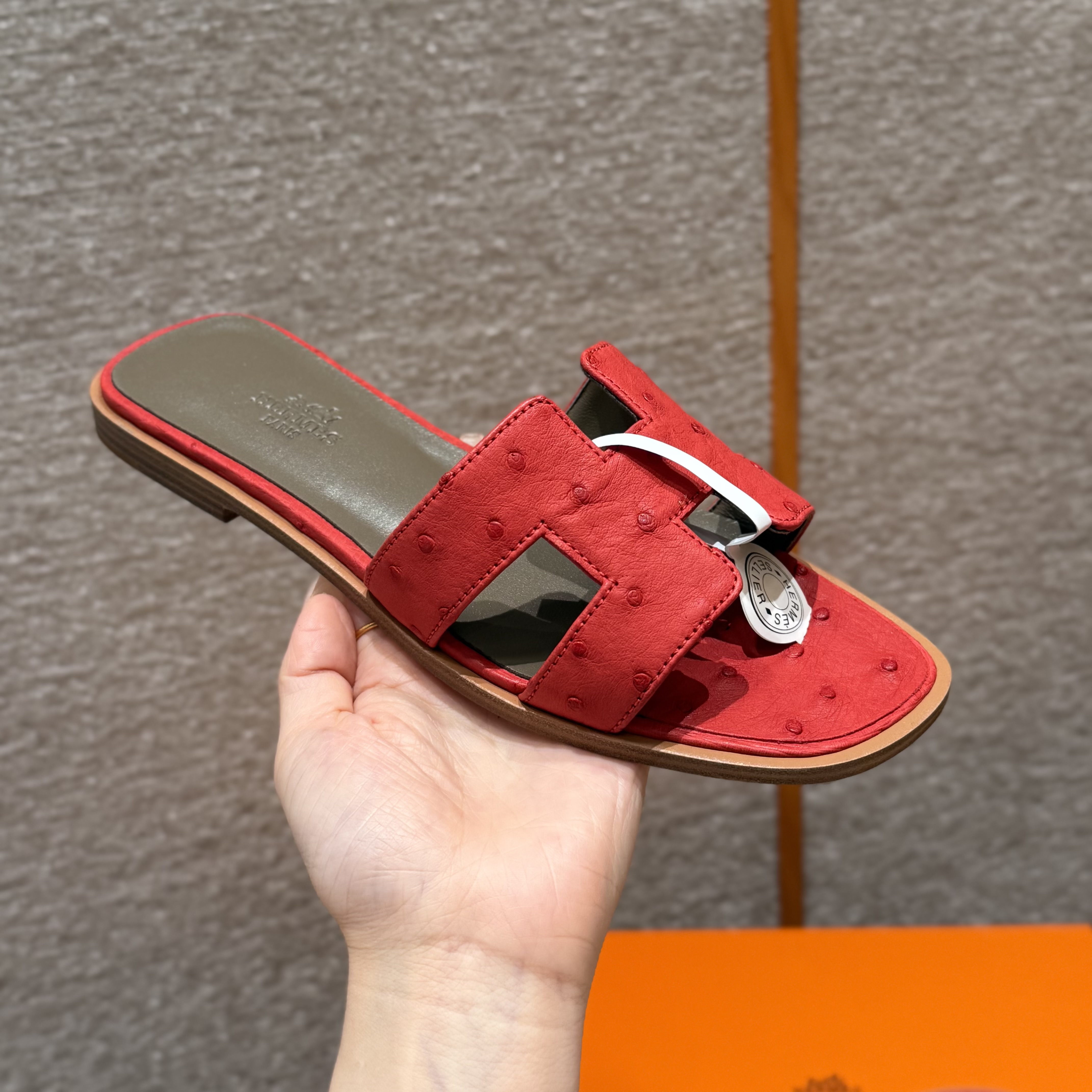 에르메스 Hermes 181 Oran sandal KK ostrich&Q5 Rouge casaque