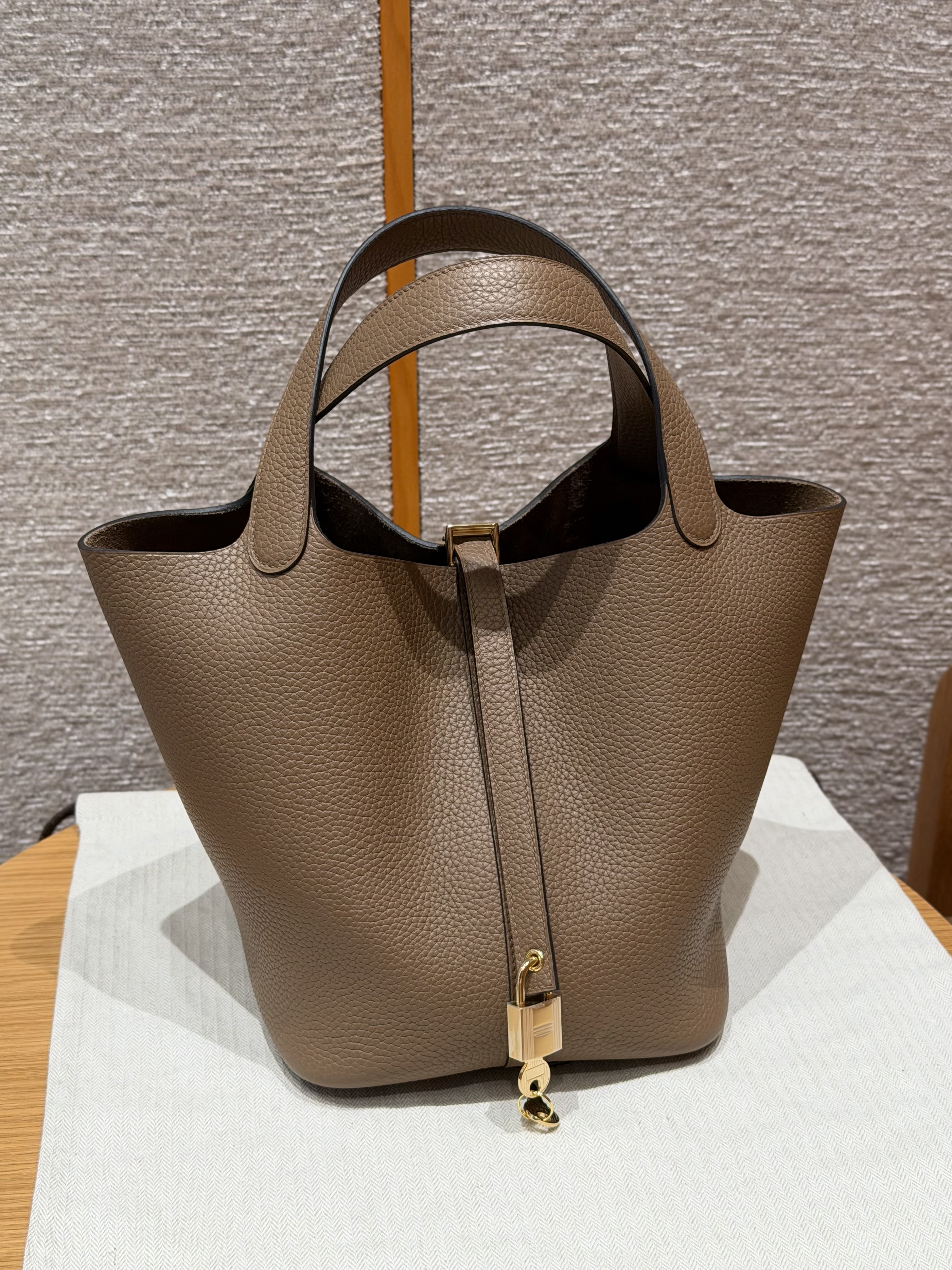 에르메스 Hermes Picotin lock 22cm Clemence D0 Beige de Weimar/gold