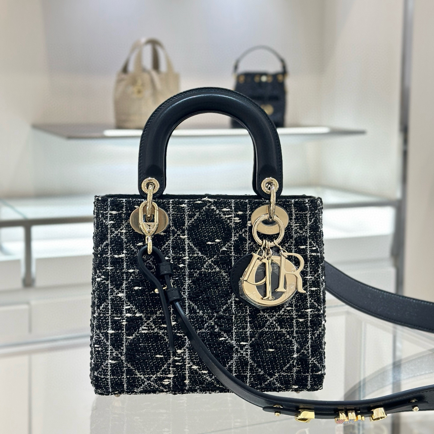 디올 Dior Small Lady Dior Bag Black 20cm