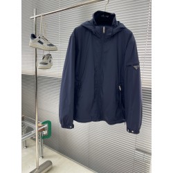 프라다 Prada 패딩。