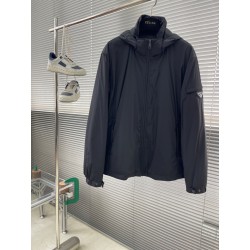 프라다 Prada 패딩。