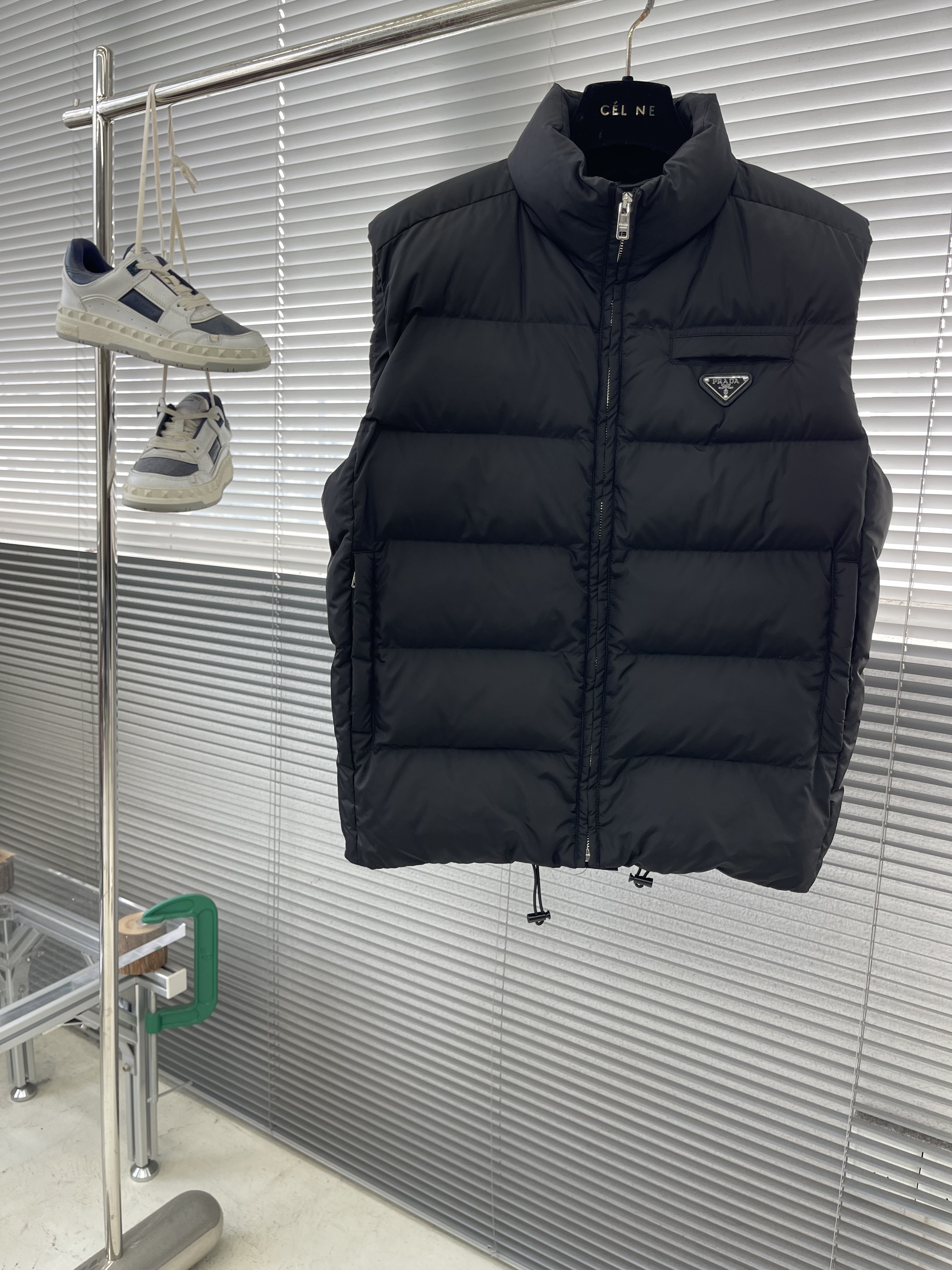 프라다 Prada 조끼 패딩。