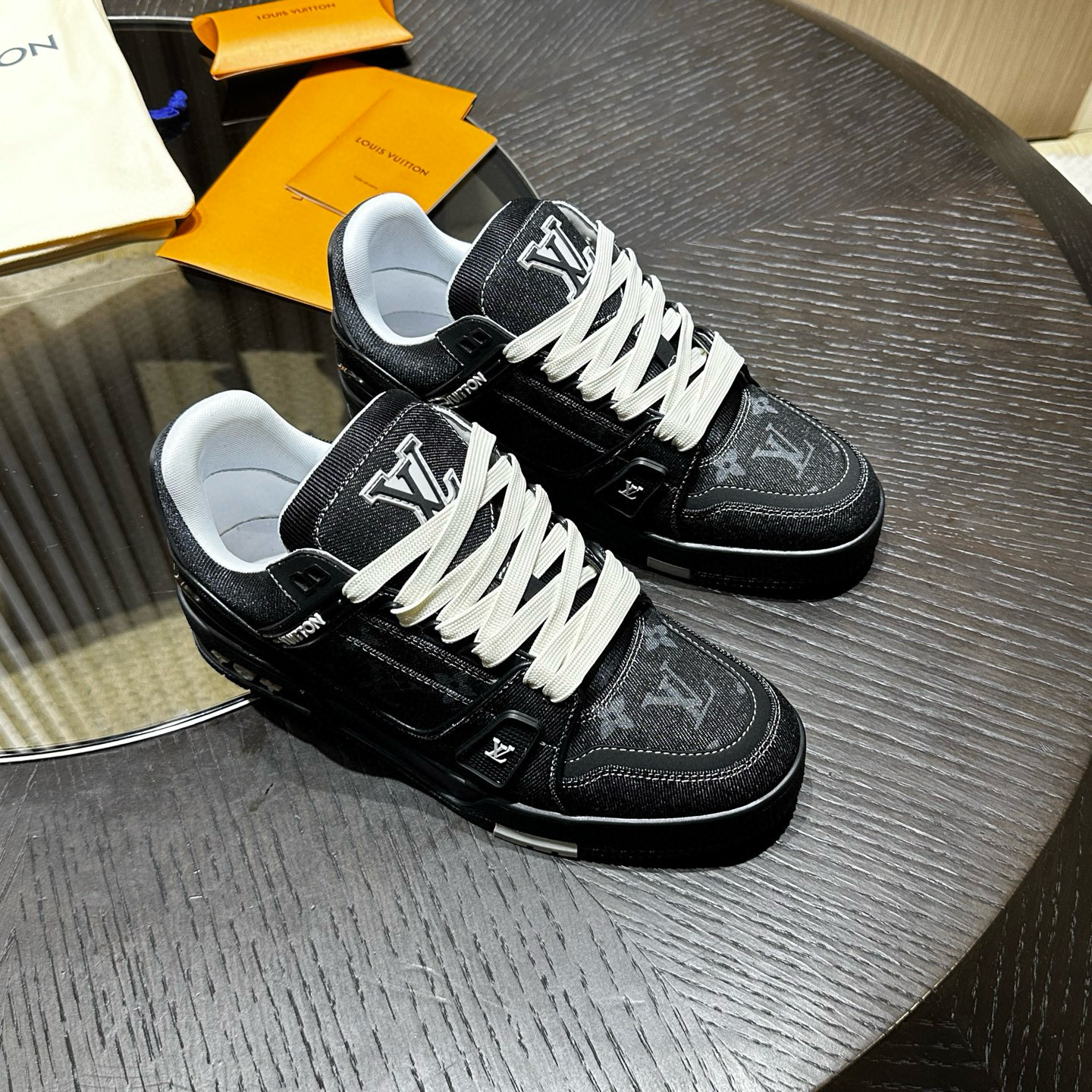 루이비통 Louis Vuitton Trainer 스니커즈