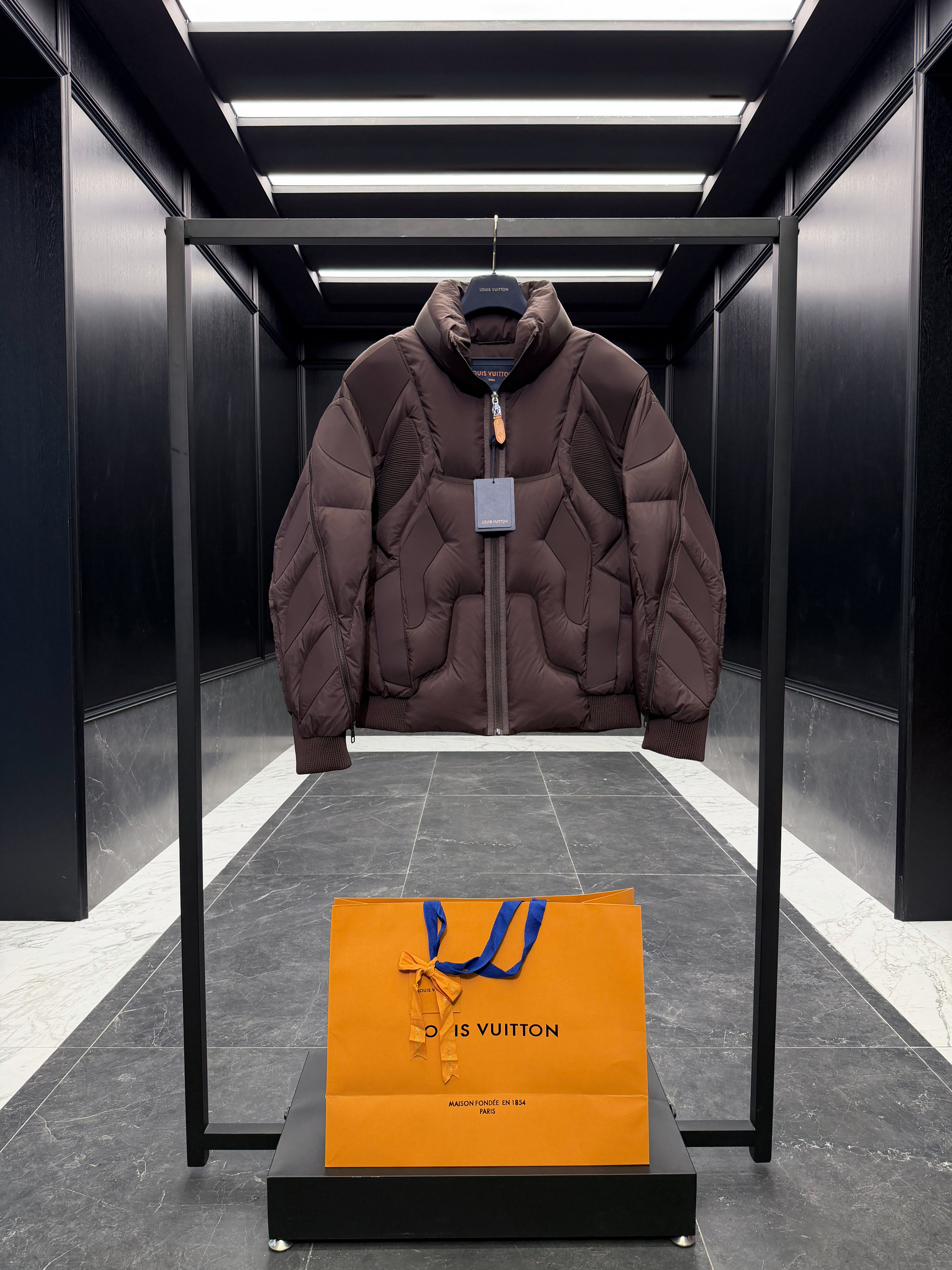 루이비통 Louis Vuitton 다운재킷 275