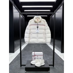몽클레어 Moncler Bouvaque 다운재킷。