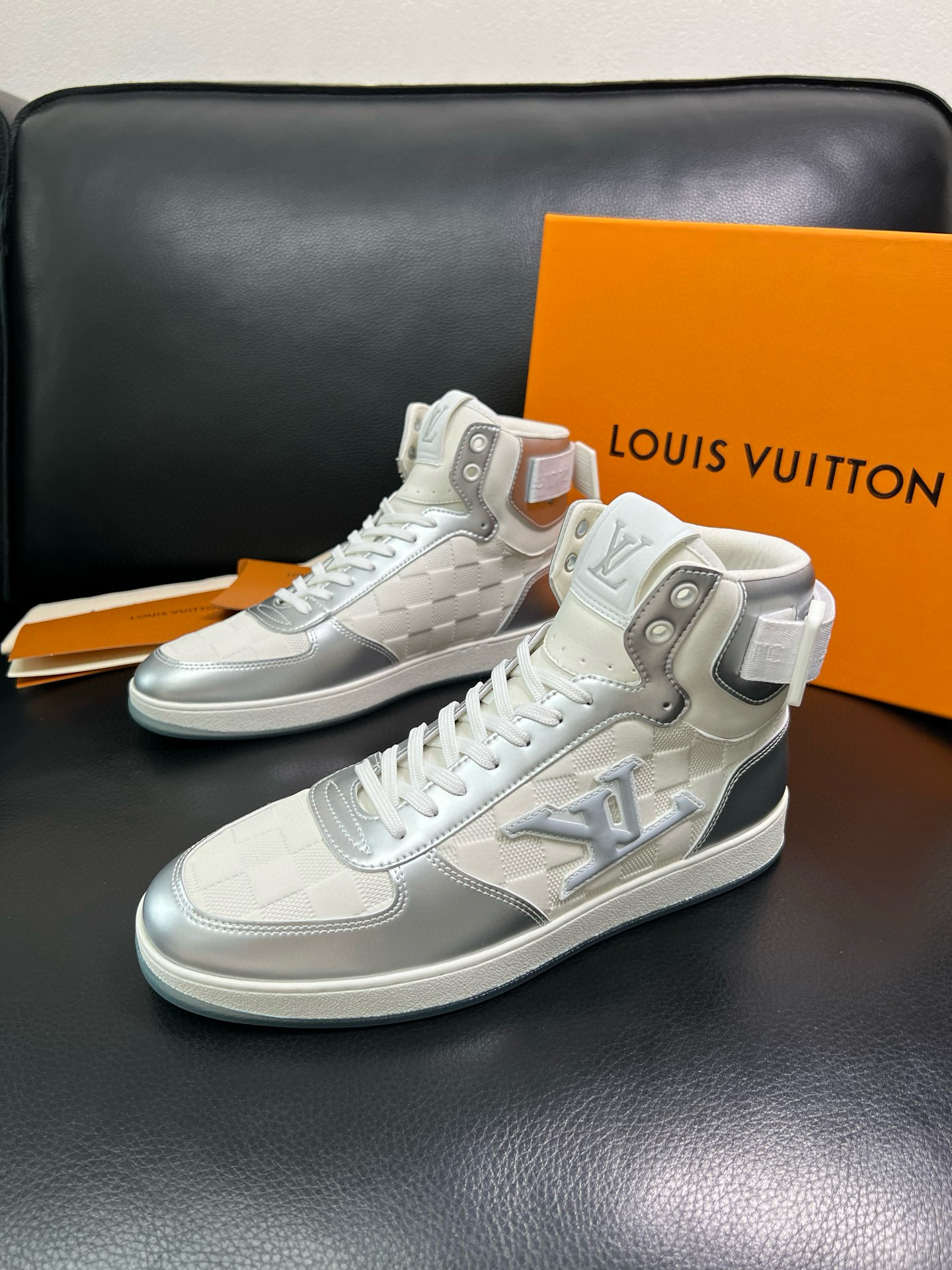 루이비통 Louis Vuitton 스니커즈