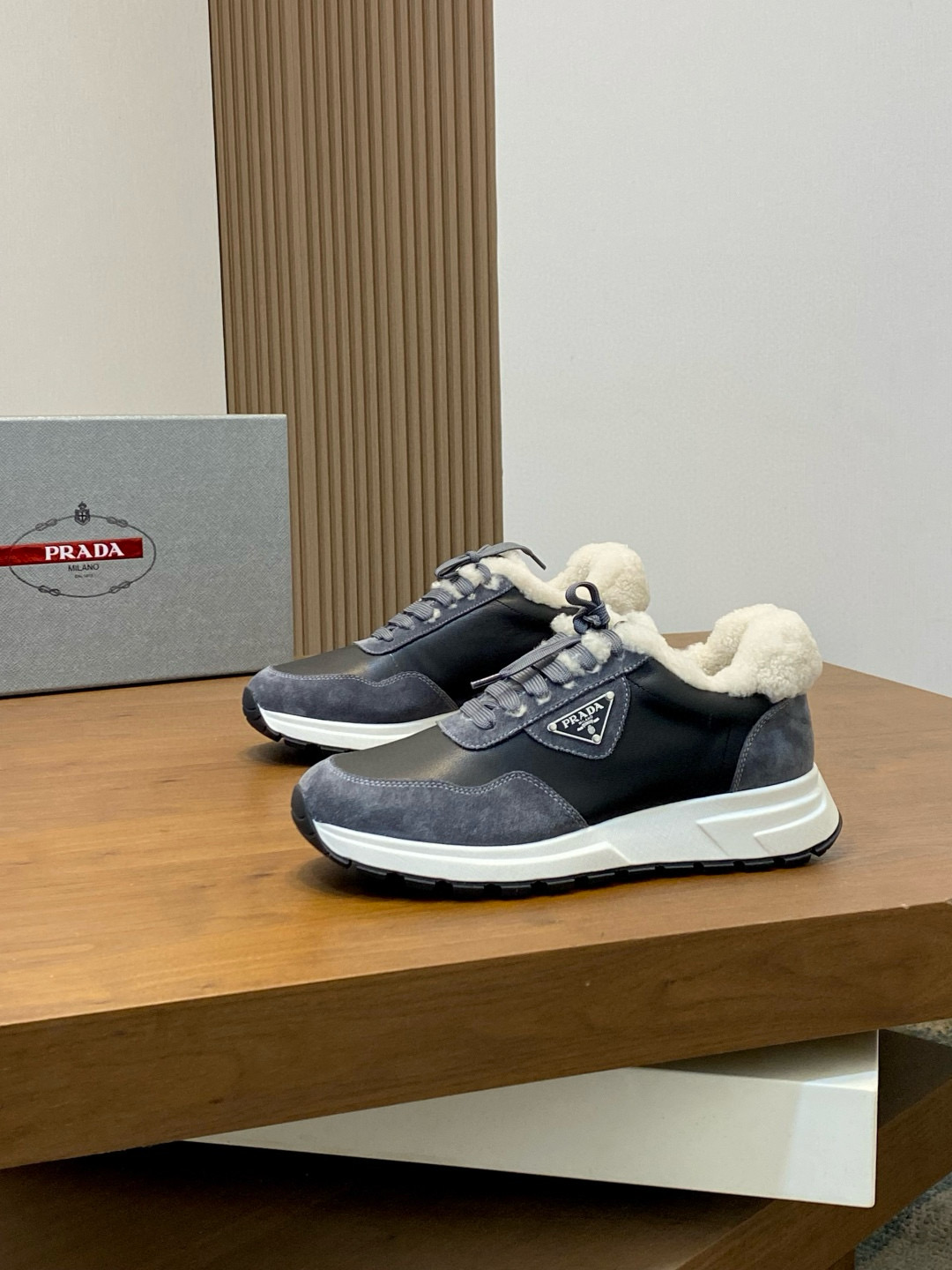 프라다 Prada 스니커즈