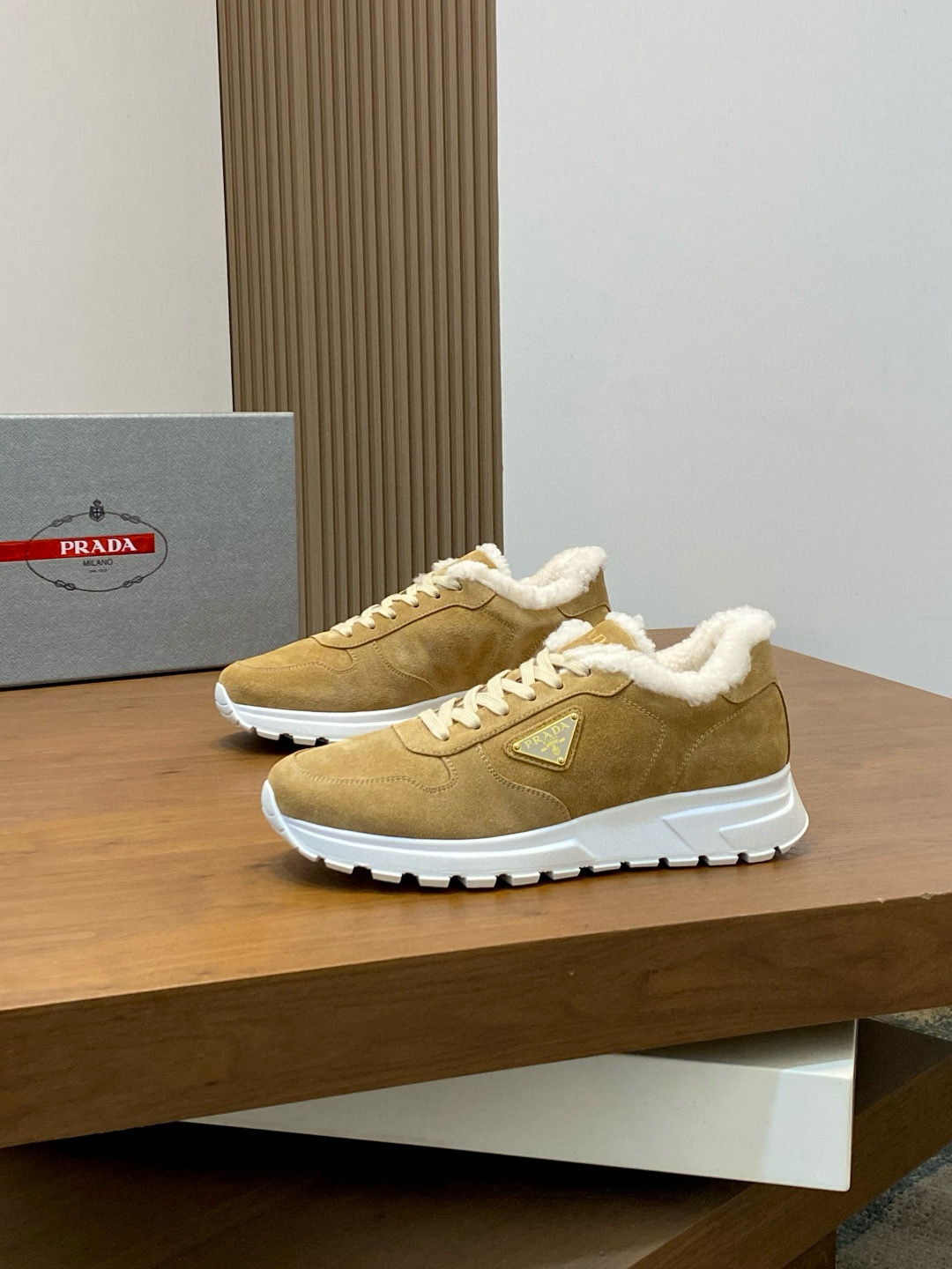 프라다 Prada 스니커즈