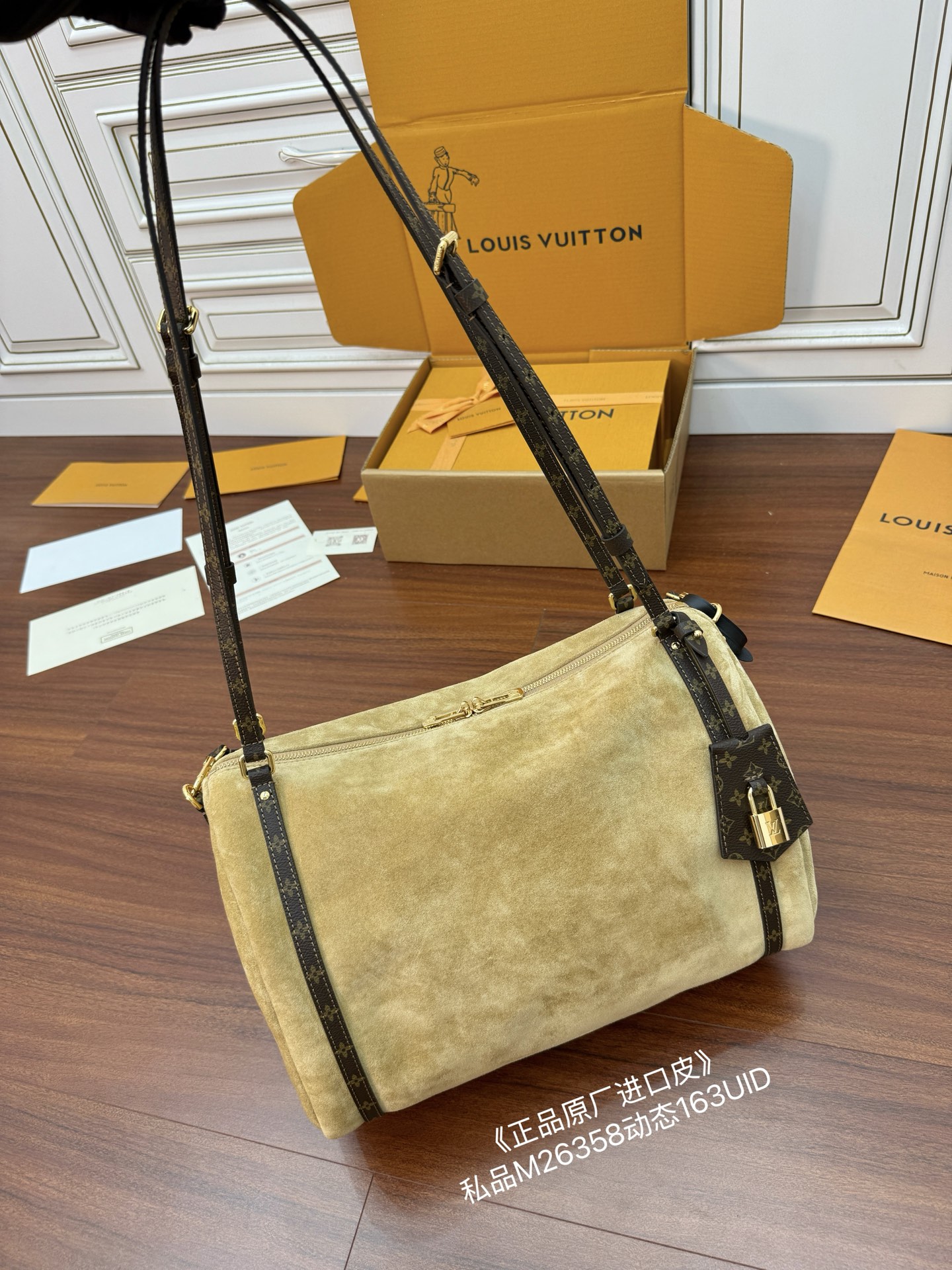 루이비통 Louis Vuitton M26358 Express MM Monogram Hazelnut 36cm