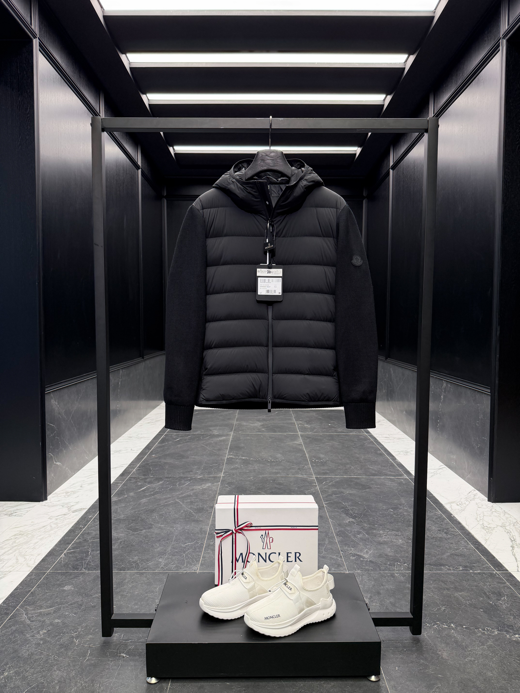 몽클레어 Moncler Cardigan Tricot 1001 니트 패딩。