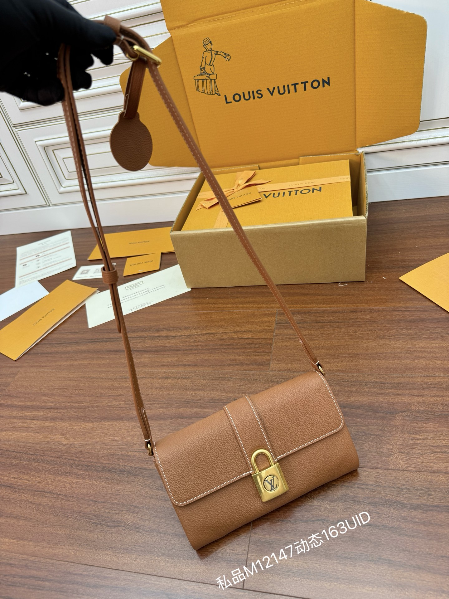 루이비통 Louis Vuitton M12147 크로스 백 22cm