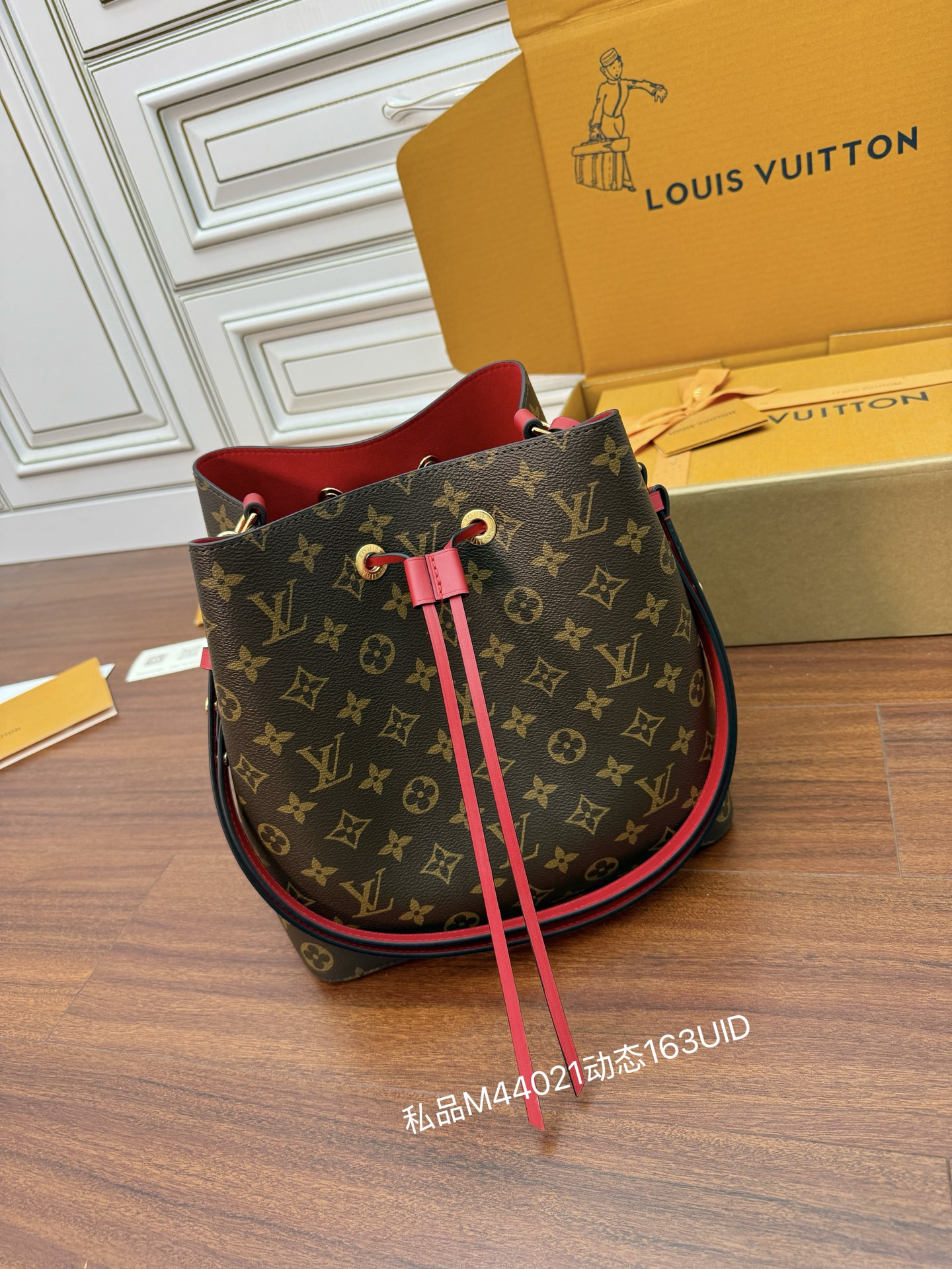 루이비통 Louis Vuitton M44021 Neonoe MM Monogram Coquelicot Red 26cm