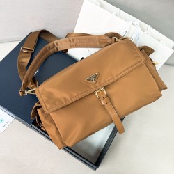 프라다 Prada 1BD391 익스플로어 라지 리나일론 숄더백 37.5cm