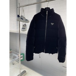 프라다 Prada 다운재킷.