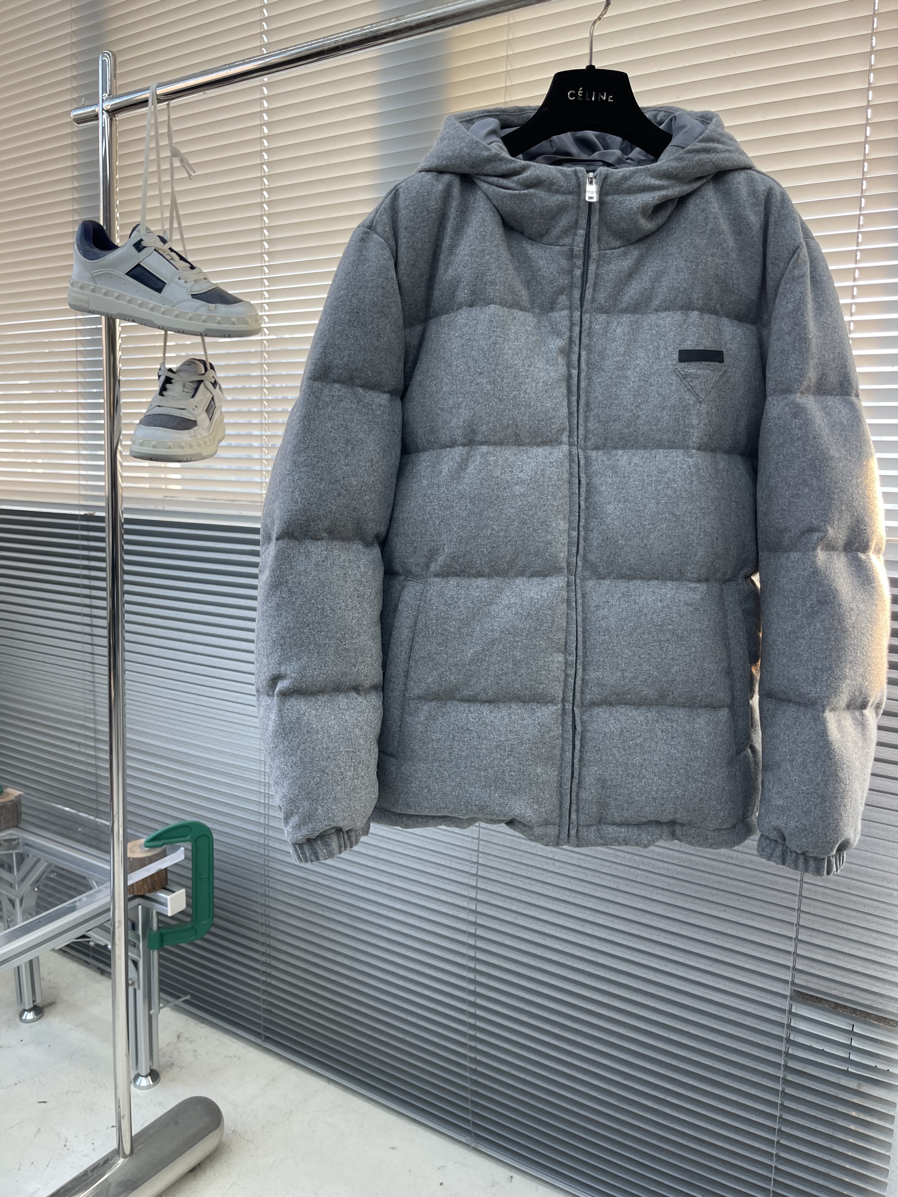 프라다 Prada 다운재킷。