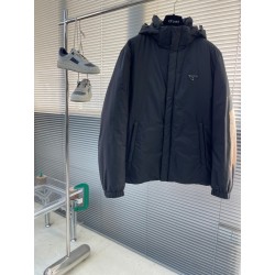 프라다 Prada 다운재킷.