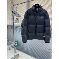 프라다 Prada 다운재킷.