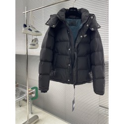 프라다 Prada 다운재킷。