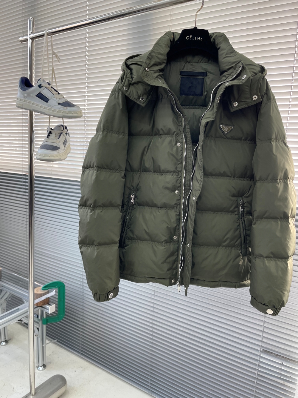 프라다 Prada 다운재킷。