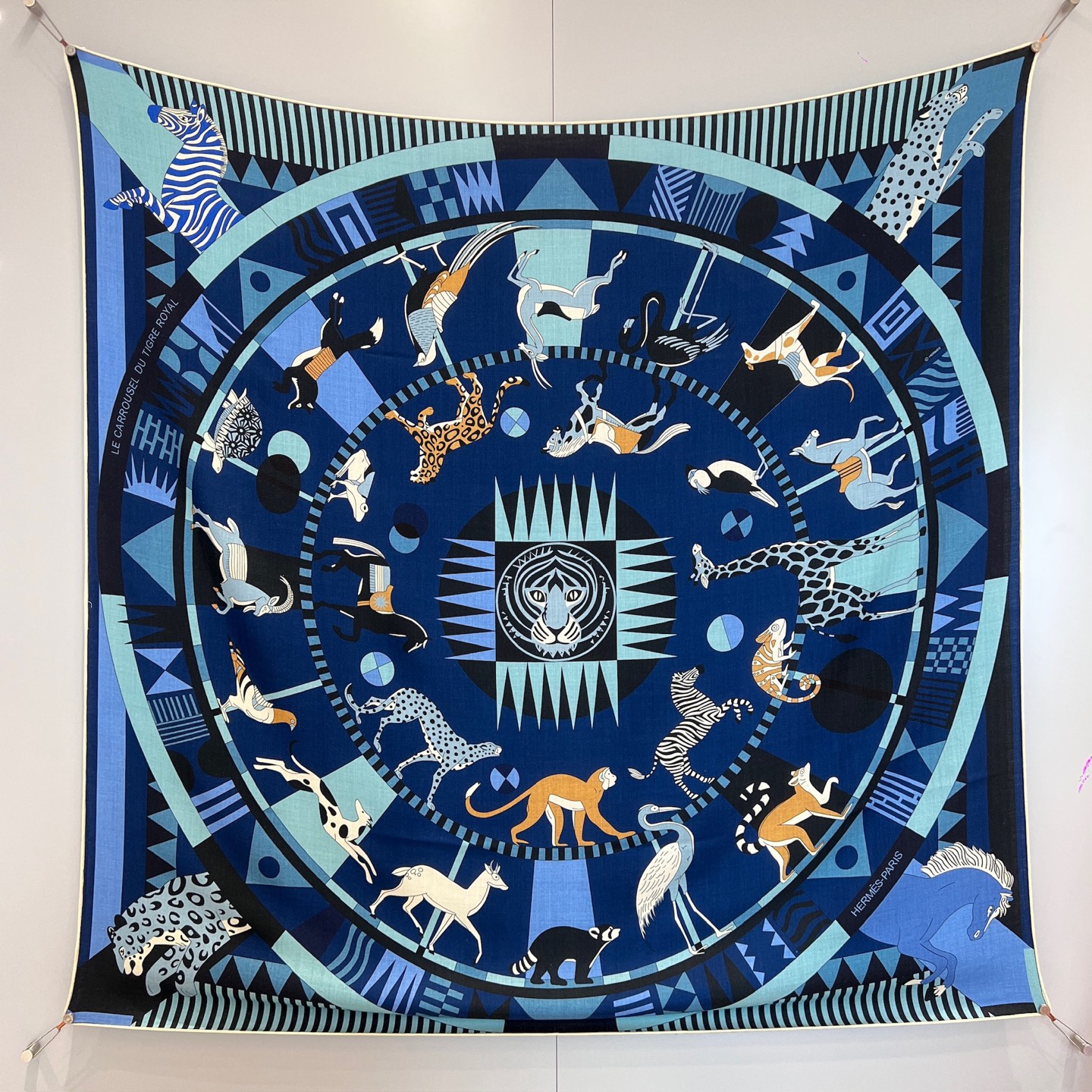 에르메스 Hermes 숄 136x137cm