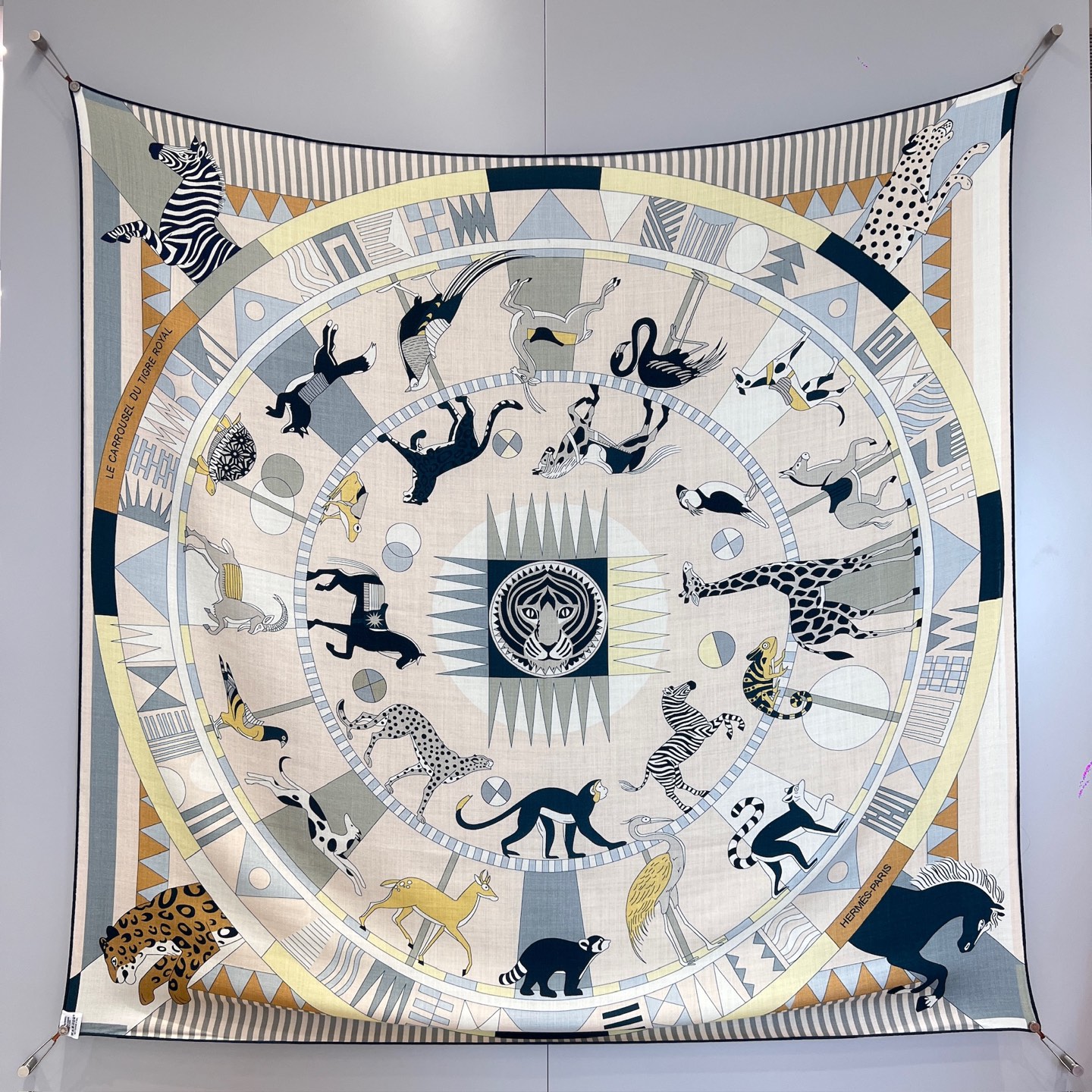 에르메스 Hermes 숄 136x137cm