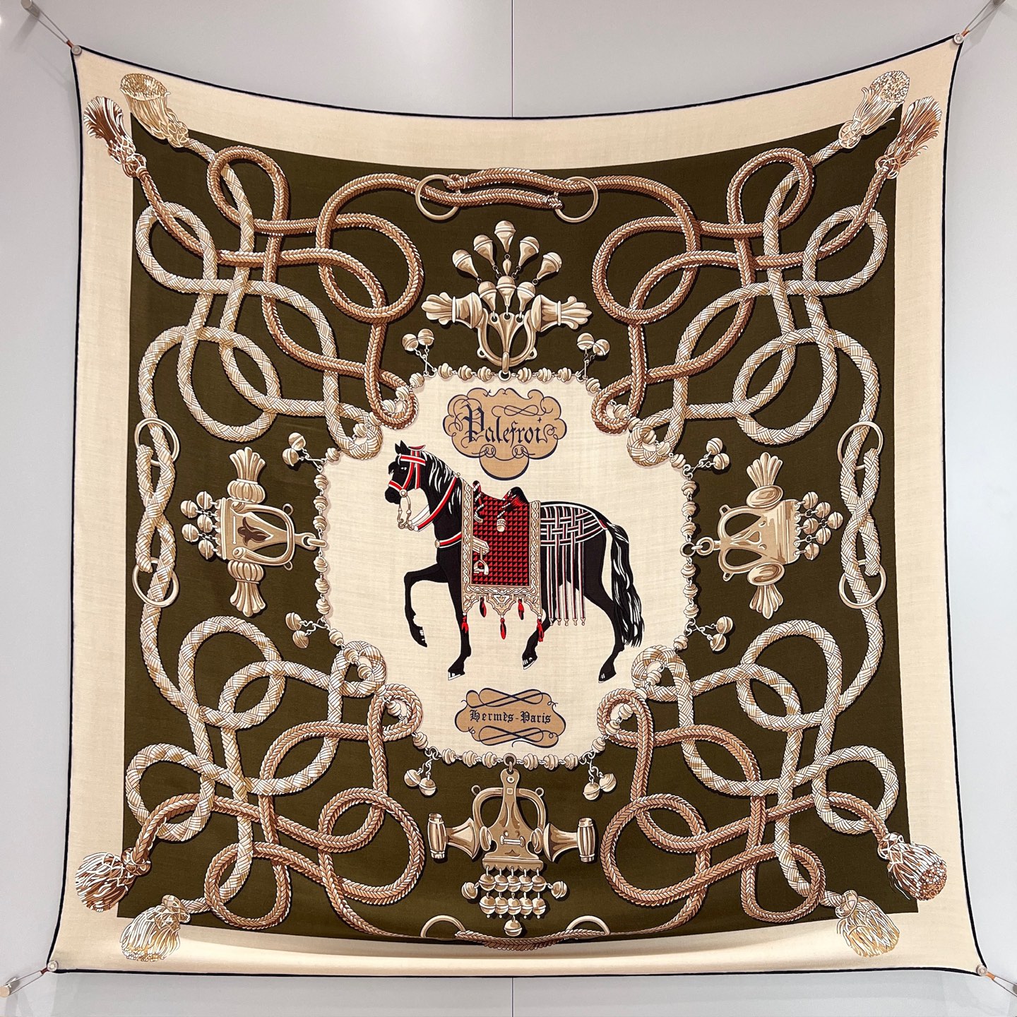 에르메스 Hermes 숄 136x135cm