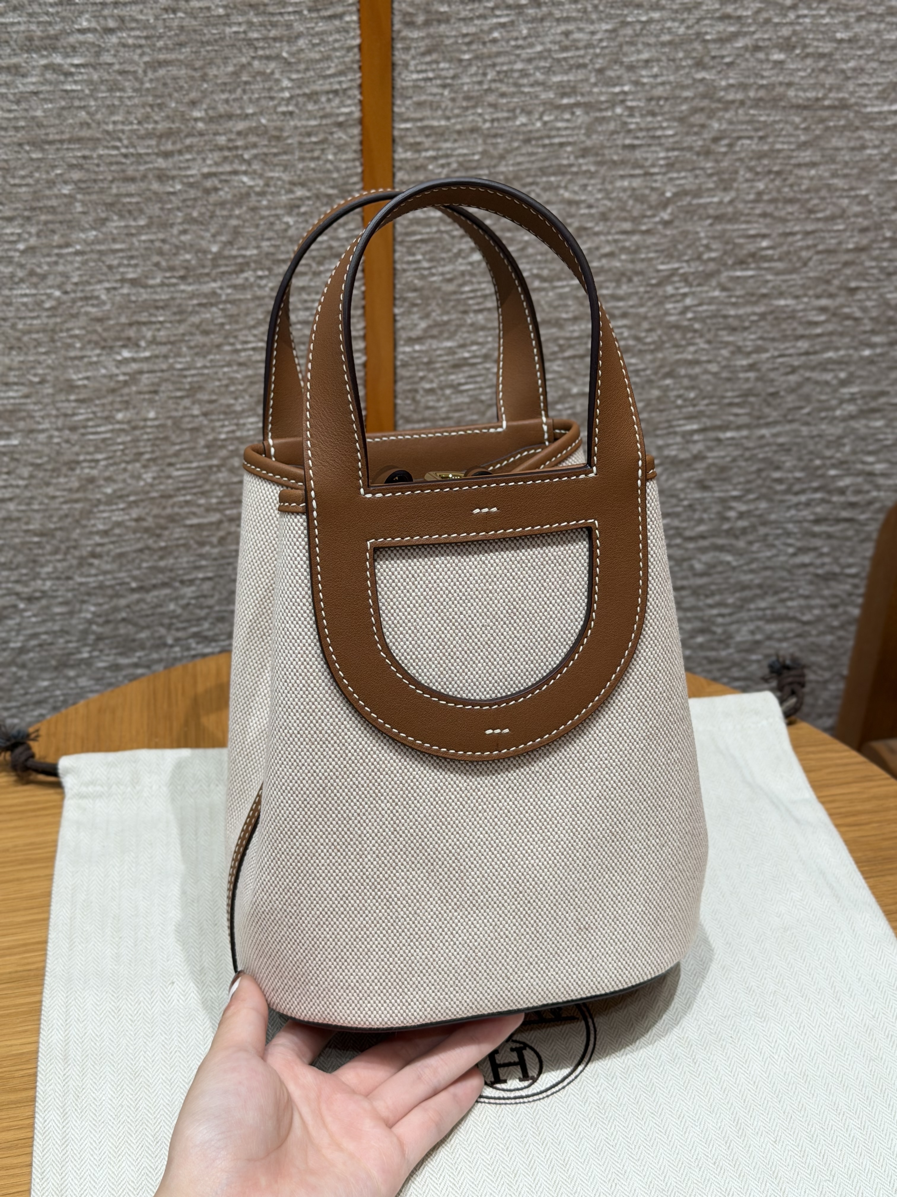에르메스 Hermes in the loop 18cm Canbas and Swift 37 Gold/gold