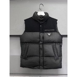 프라다 Prada 다운 베스트 조끼。