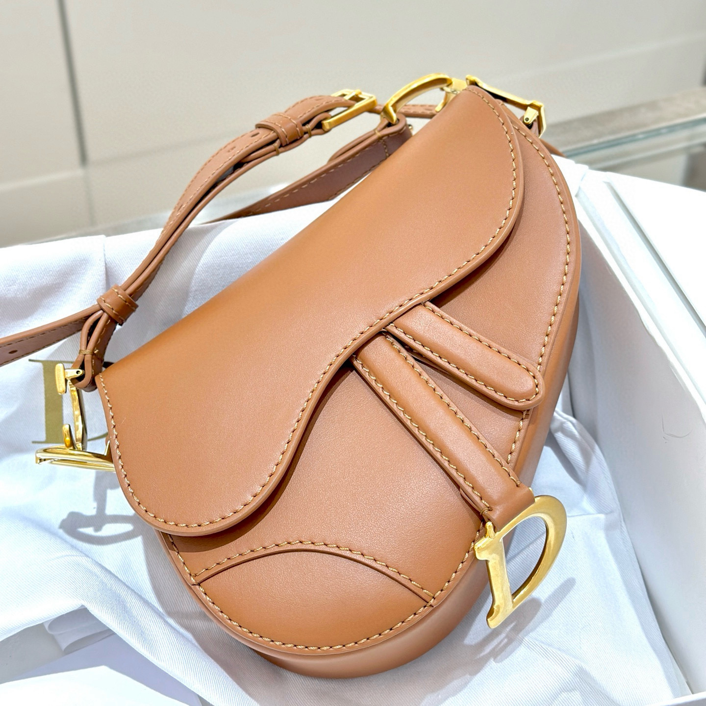 디올 Dior Saddle Bag with Strap Apricot 20cm