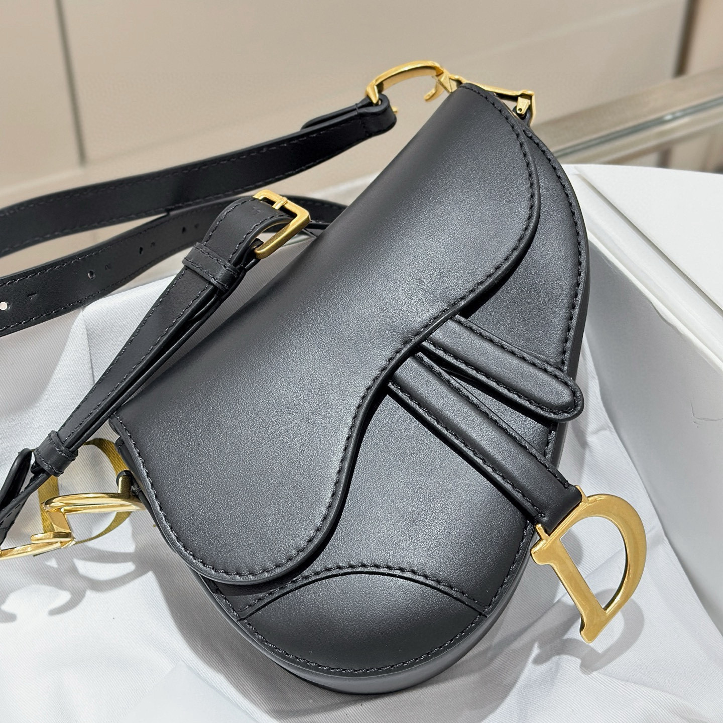 디올 Dior Saddle Bag with Strap Black 20cm