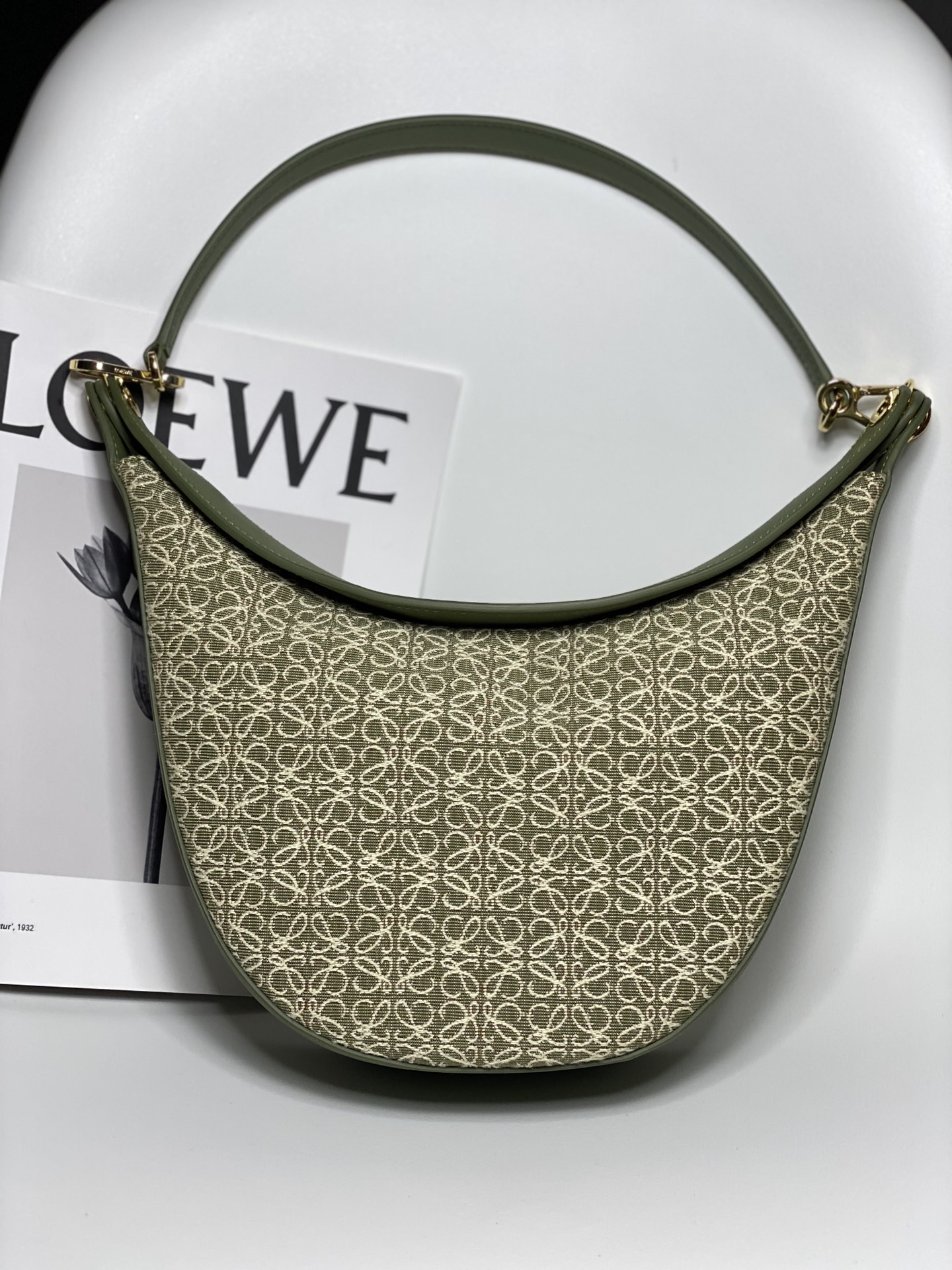로에베 Loewe 3070 Anagram Jacquard Luna Bag
