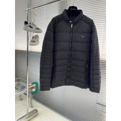 프라다 Prada 다운재킷.
