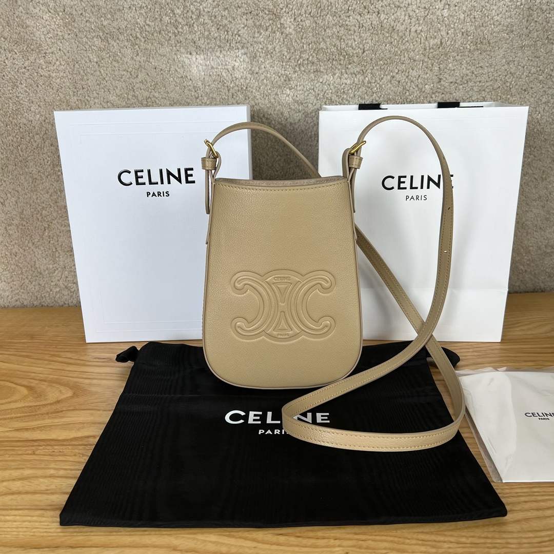 셀린느 Celine 10M753 Heloise Phone Pouch in Supple Calfskin Cappuccino