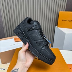 루이비통 Louis Vuitton Distressed 스니커즈