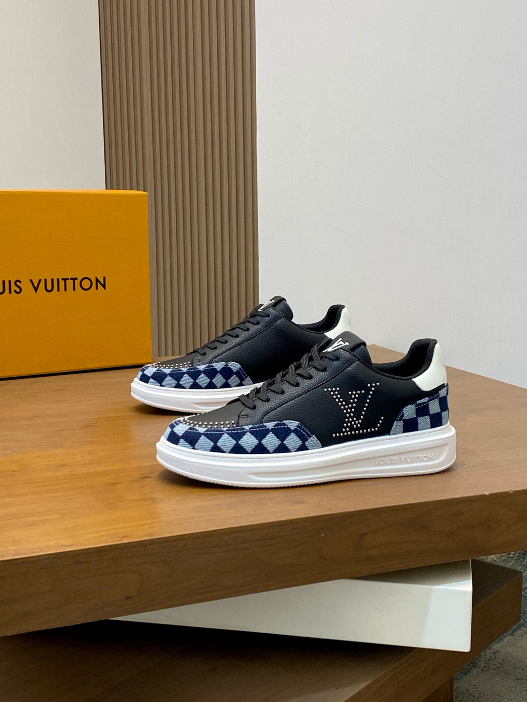 루이비통 Louis Vuitton 스니커즈