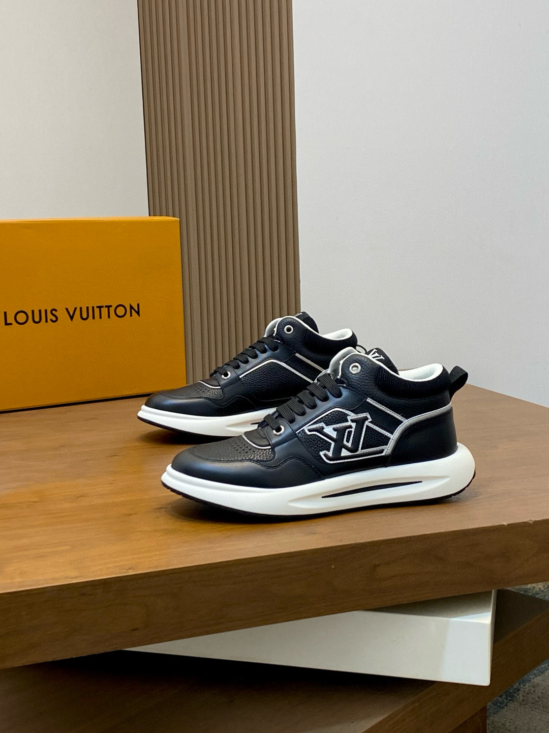 루이비통 Louis Vuitton 스니커즈