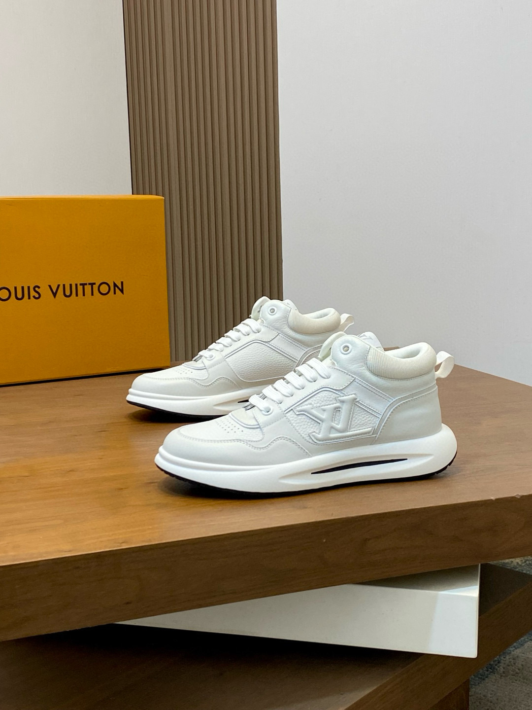 루이비통 Louis Vuitton 스니커즈