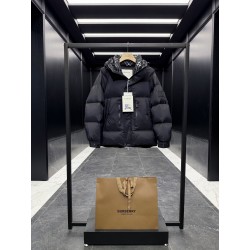 버버리 Burberry 다운재킷.