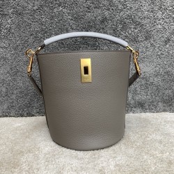 셀린느 Celine 197573 Bucket 16 Bag in Supple Grained Calfskin