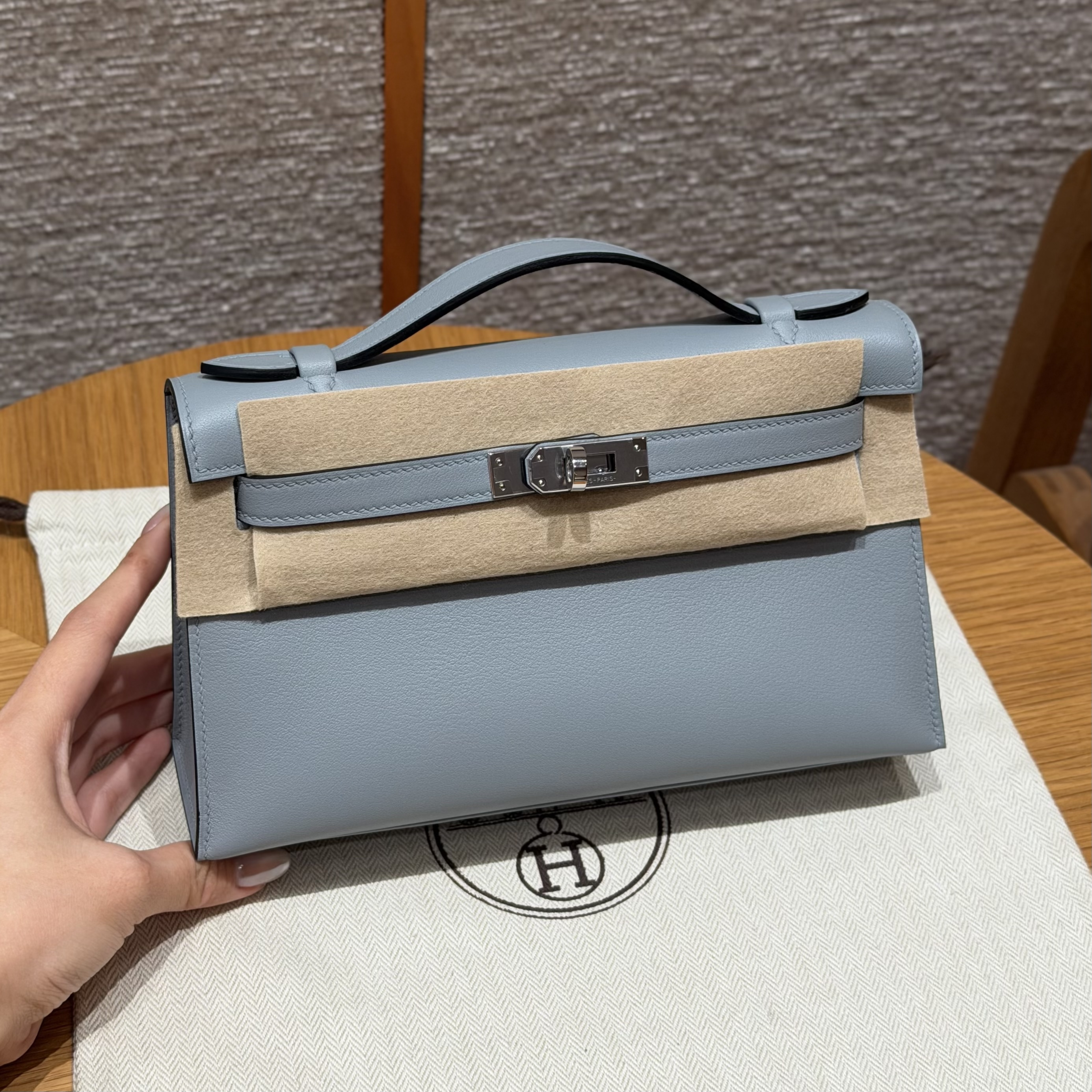 에르메스 Hermes Kelly Pochette 22cm Swift P0 Girs Pantin/silver