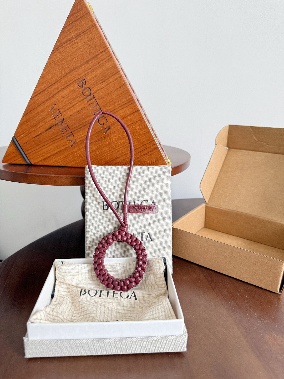 보테가베네타 Bottega Veneta 레터 O 참