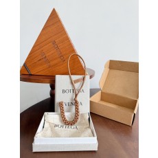 보테가베네타 Bottega Veneta 레터 U 참